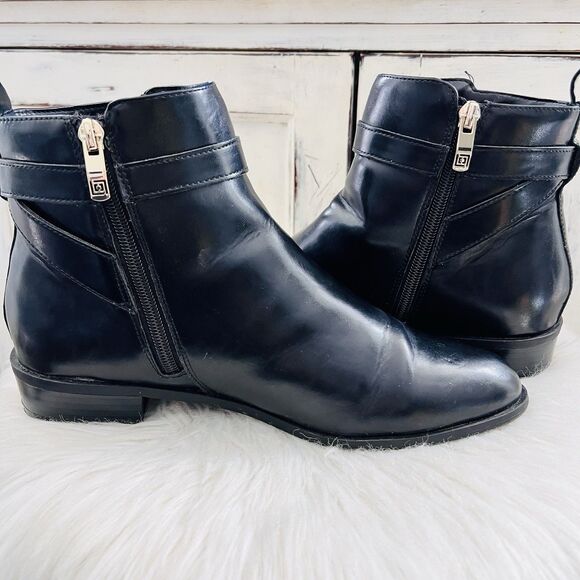 Liz Claiborne Black Vegan Leather Gold Emblem Comfort Low Heel Boots Size 10 - Picture 4 of 8
